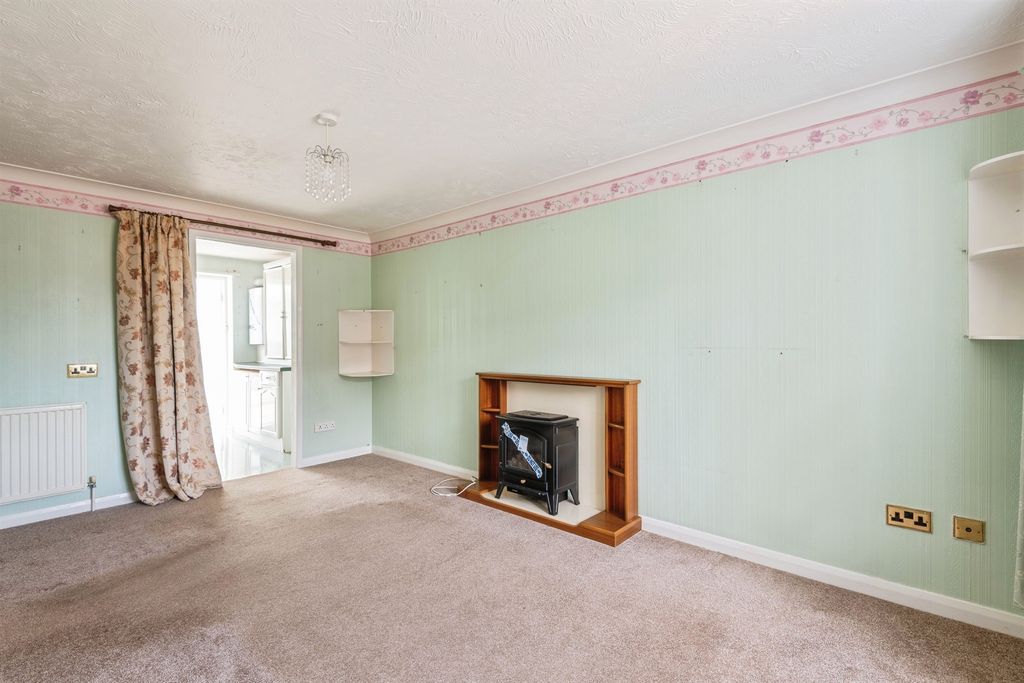 Property photo 2 of 18