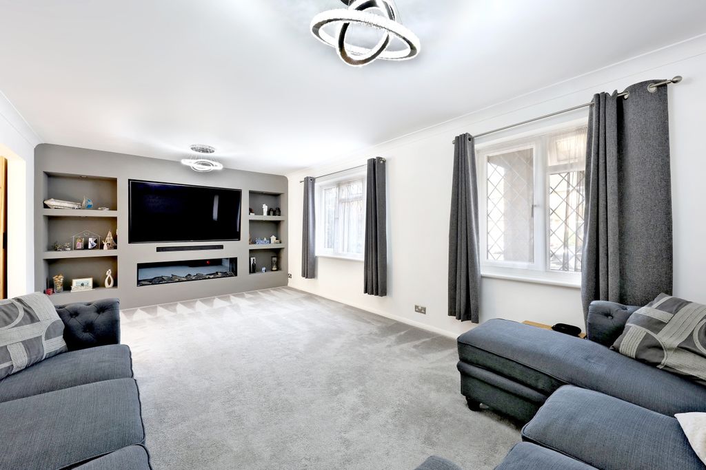 Property photo 3 of 16