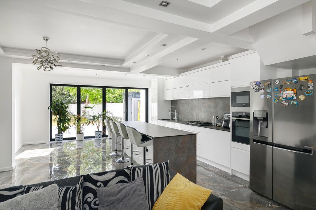 Additional image 4 of 5 bed detached house for saleHounslow Road, Feltham TW14