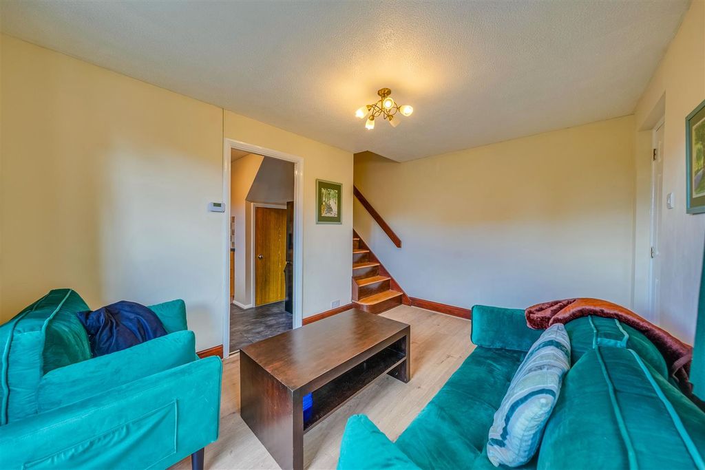 Property photo 3 of 11 Lounge