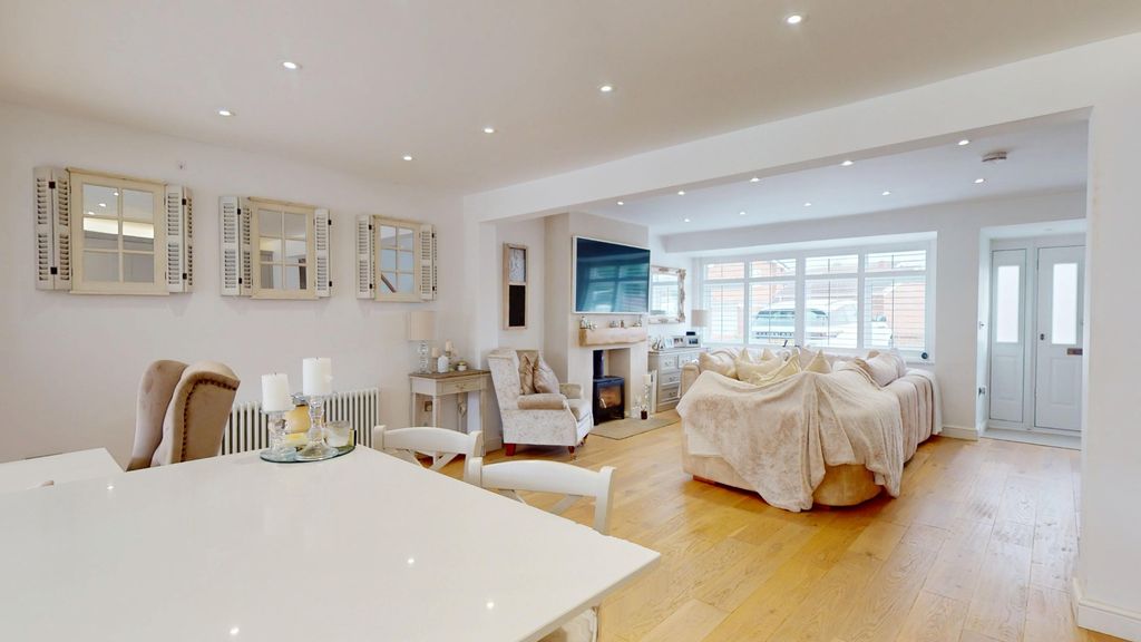 Property photo 3 of 44 4248219