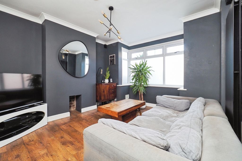 Property photo 3 of 19 Pbox-Img.Jpg