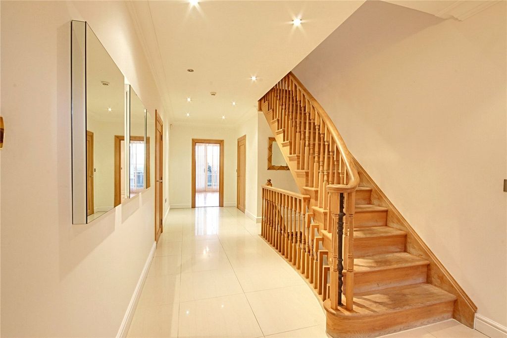 Property photo 2 of 19 Picture No. 20