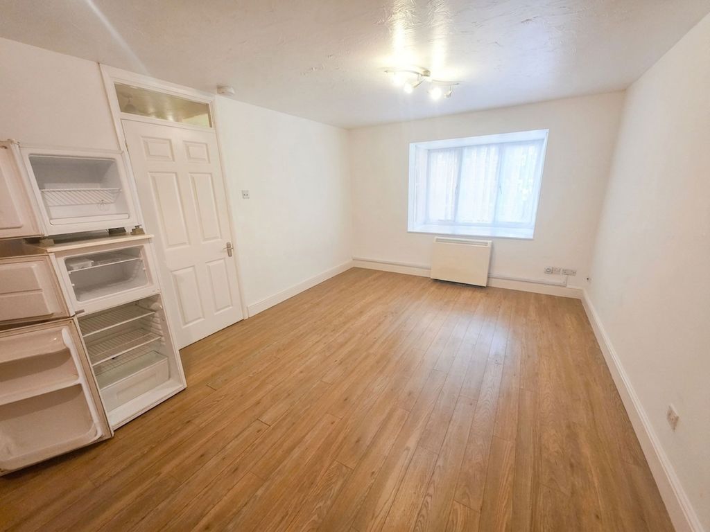 Property photo 3 of 4