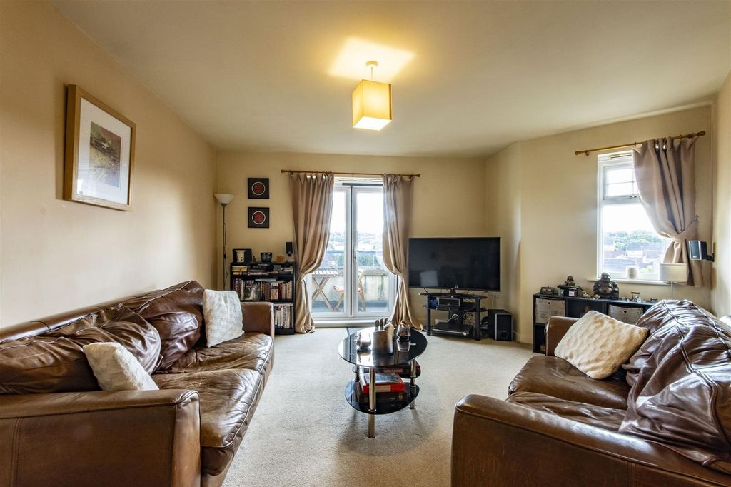 Property photo 2 of 11