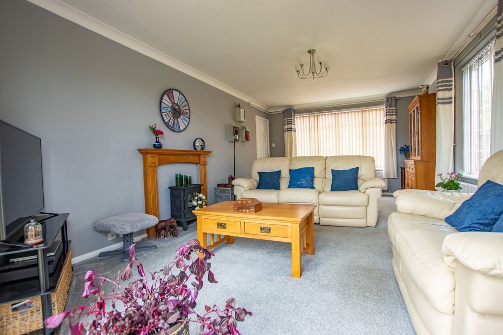 Property photo 3 of 17 5210616