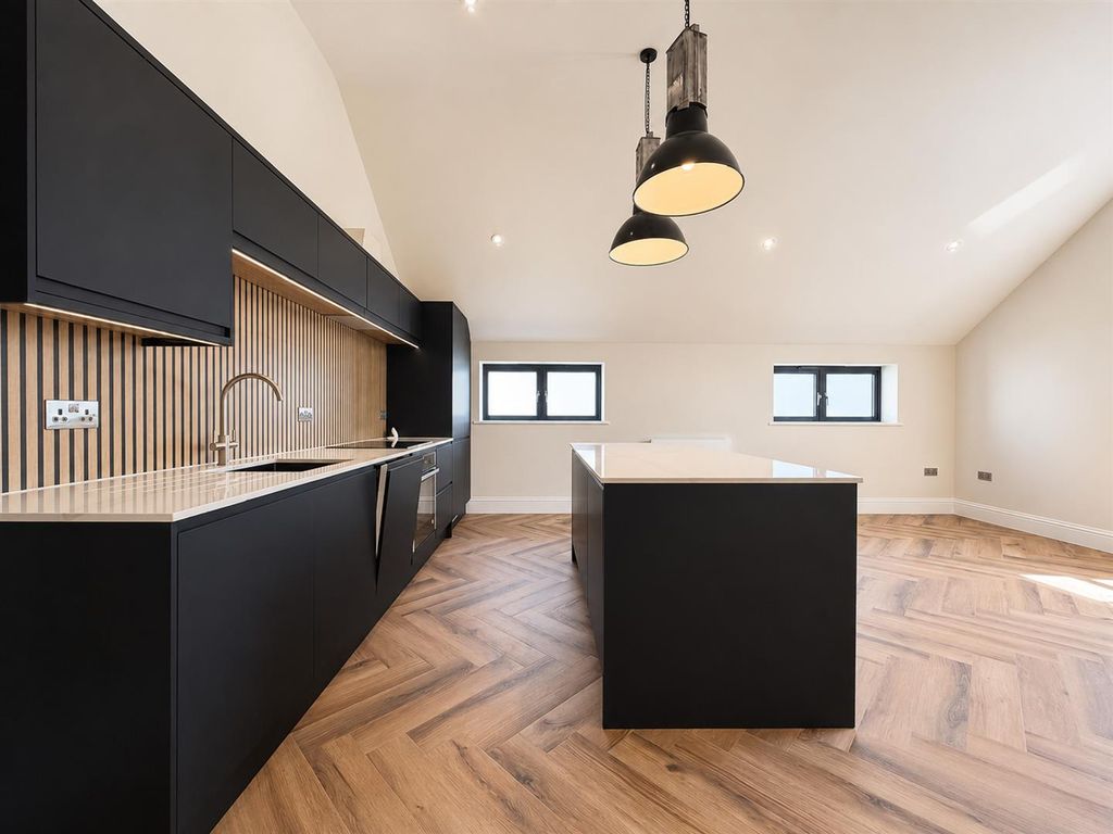 Property photo 3 of 9 Kitchen/Lounge