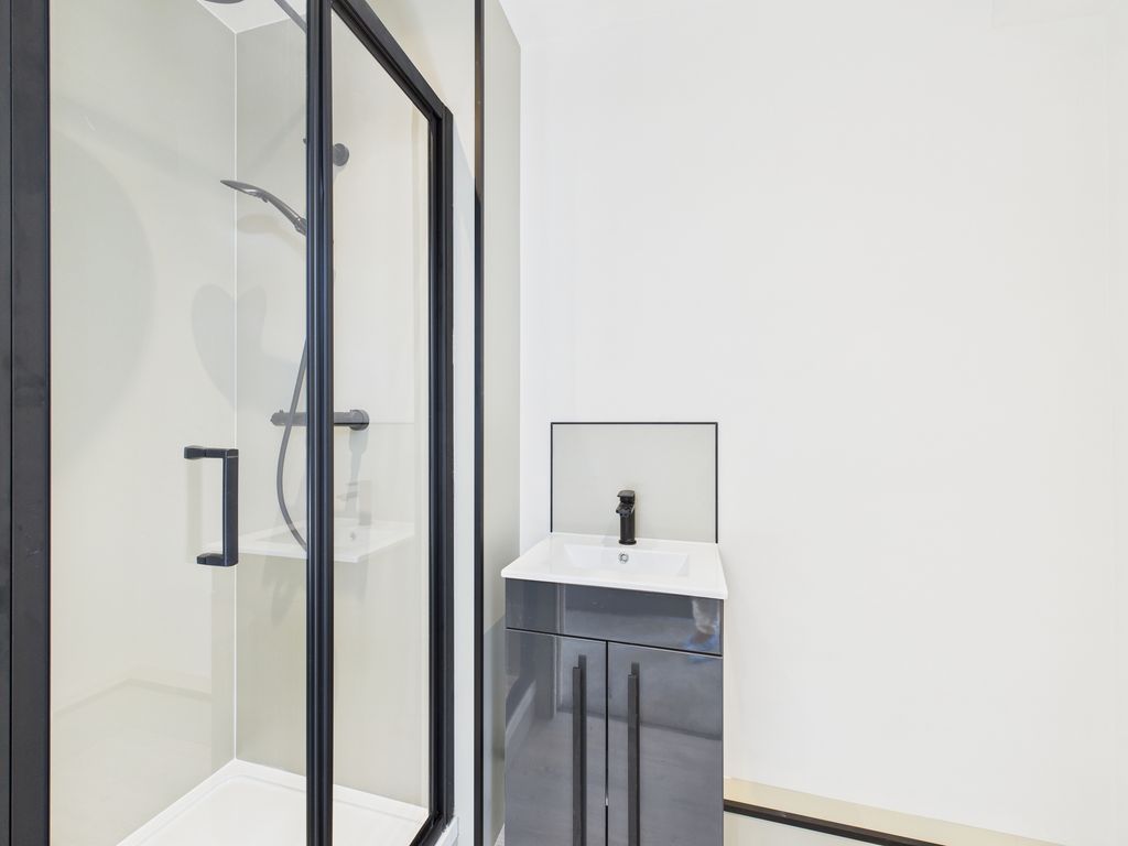 Property photo 2 of 7 Room 5 Ensuite