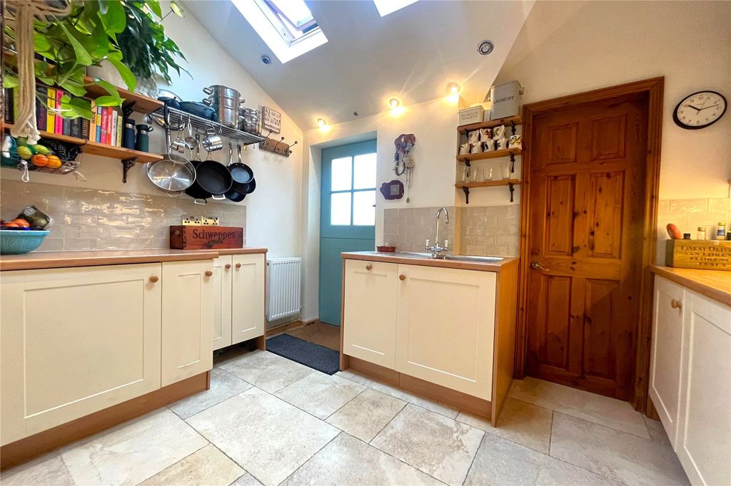 Property photo 3 of 16 Picture No. 17