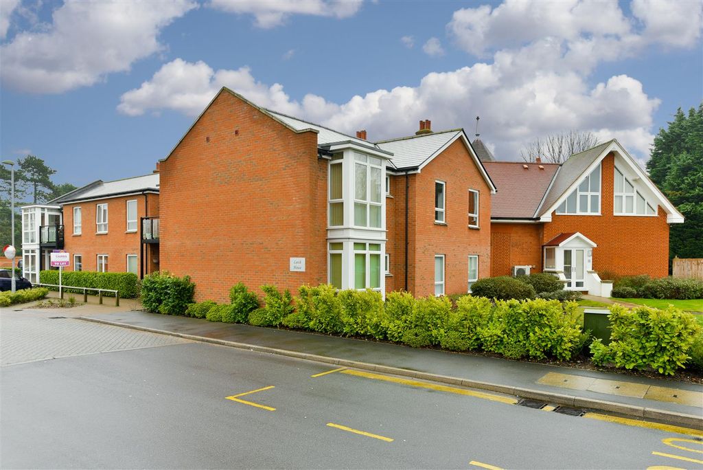 Property photo 1 of 13 Larch House