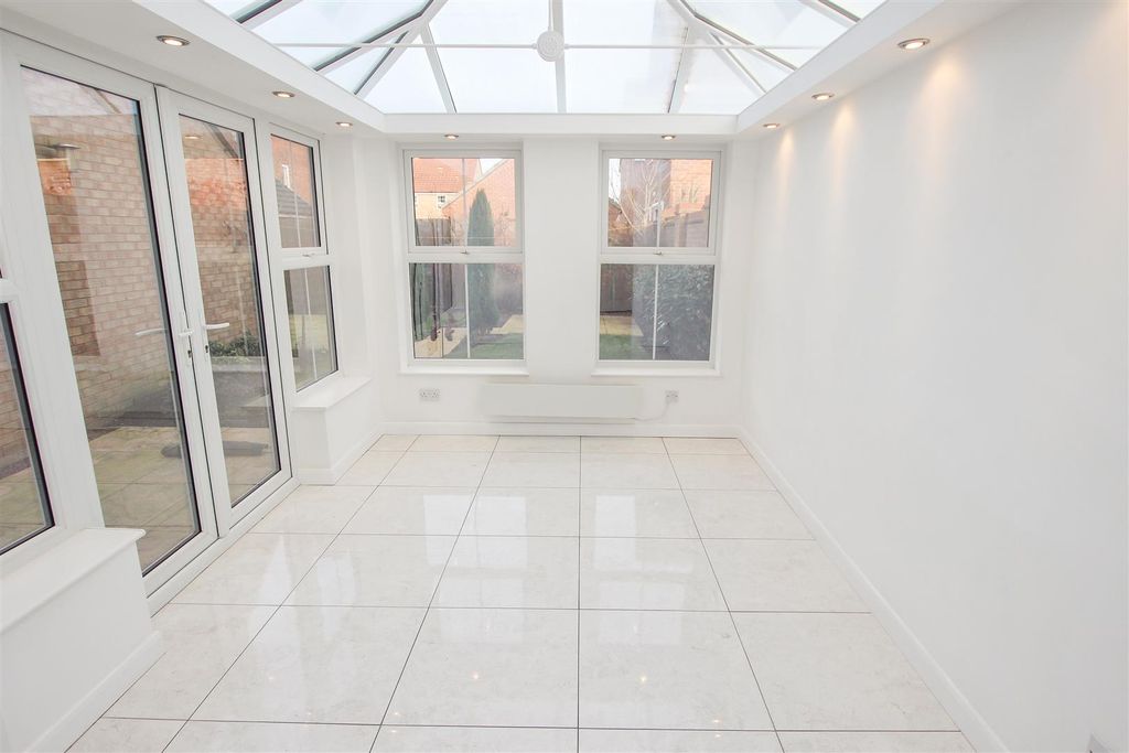 Property photo 3 of 20 Conservatory