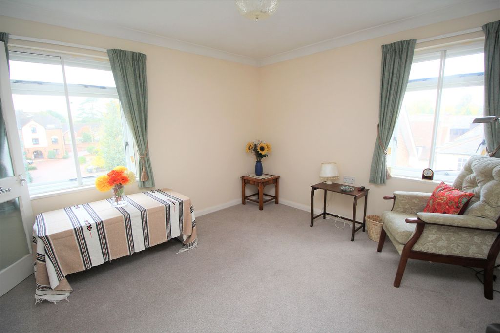 Property photo 3 of 5 Living Room