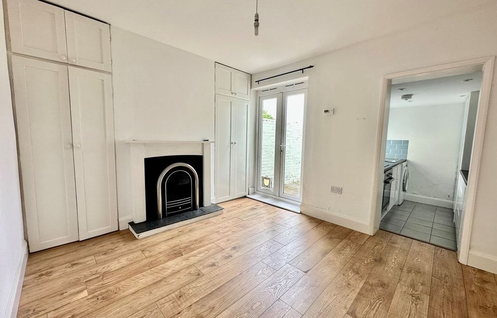 Property photo 3 of 7 Picture 3