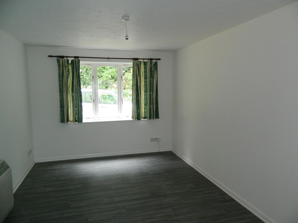 Property photo 3 of 6 Lounge