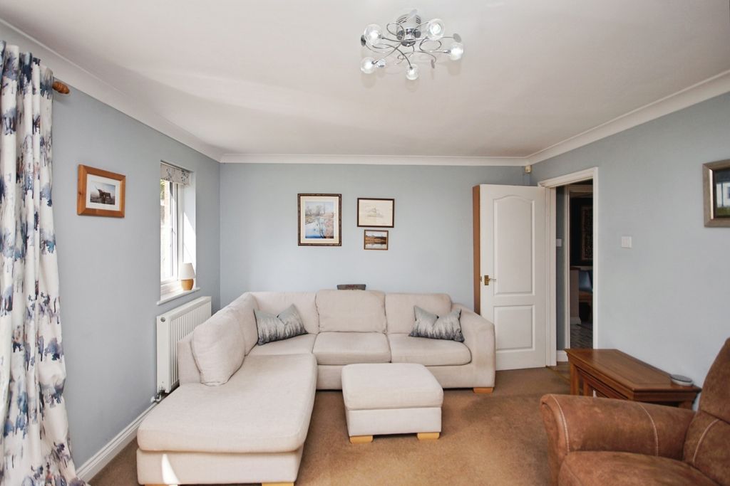 Property photo 3 of 17 Photo