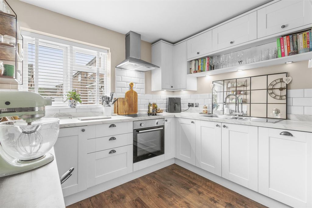 Property photo 3 of 12 1 Swallow House, Savill Way, Sl7 1Tg-6.Jpg