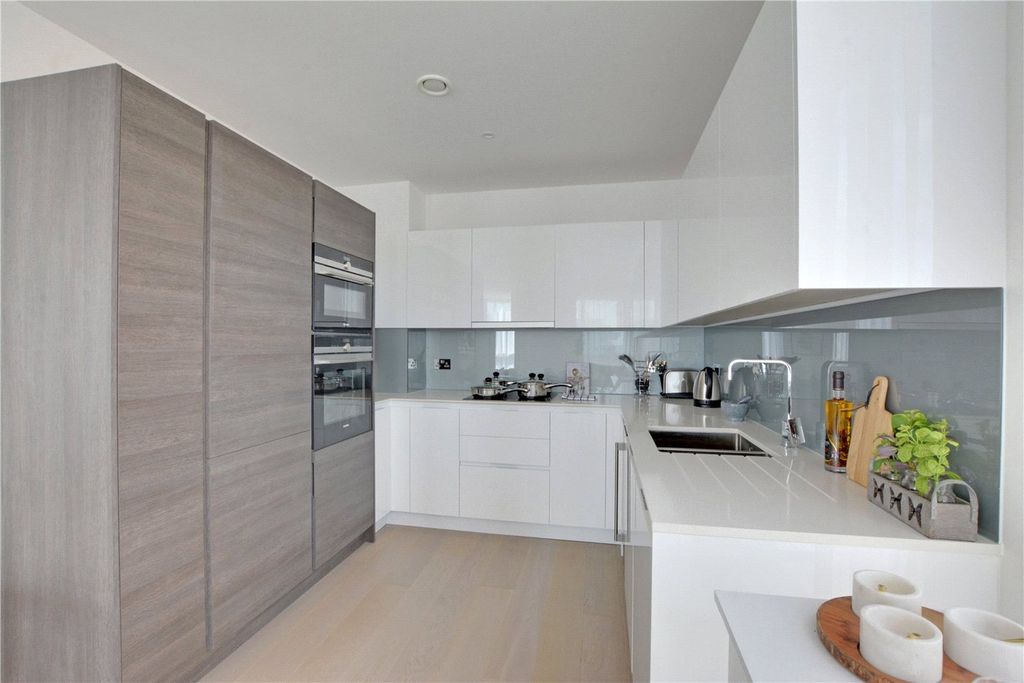 Property photo 3 of 28 Kitchen