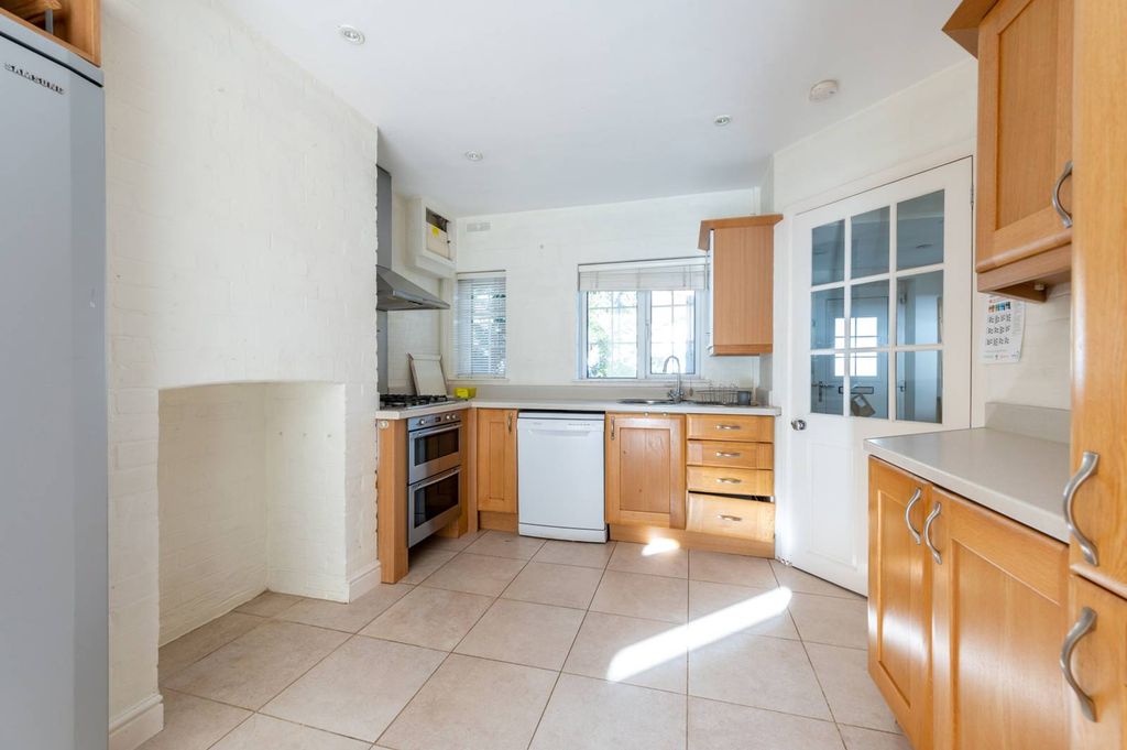 Property photo 3 of 14