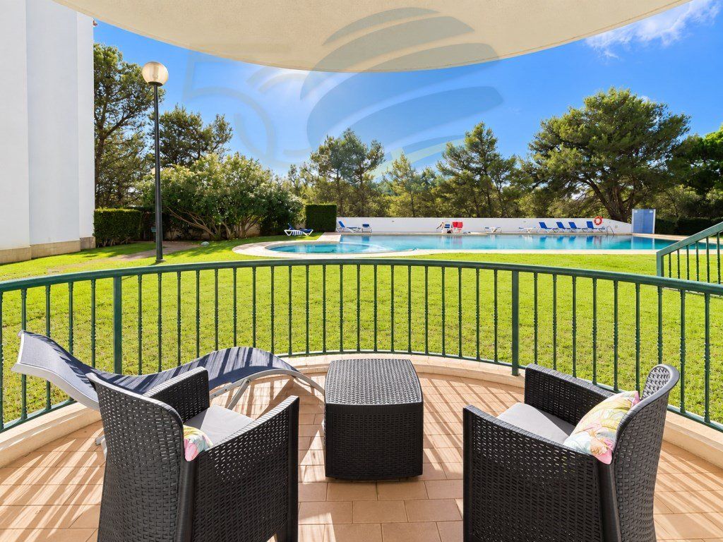 Property photo 1 of 40 Charming 3 Bedroom Apartment In A Gated Condominium With Pool, In Cascais