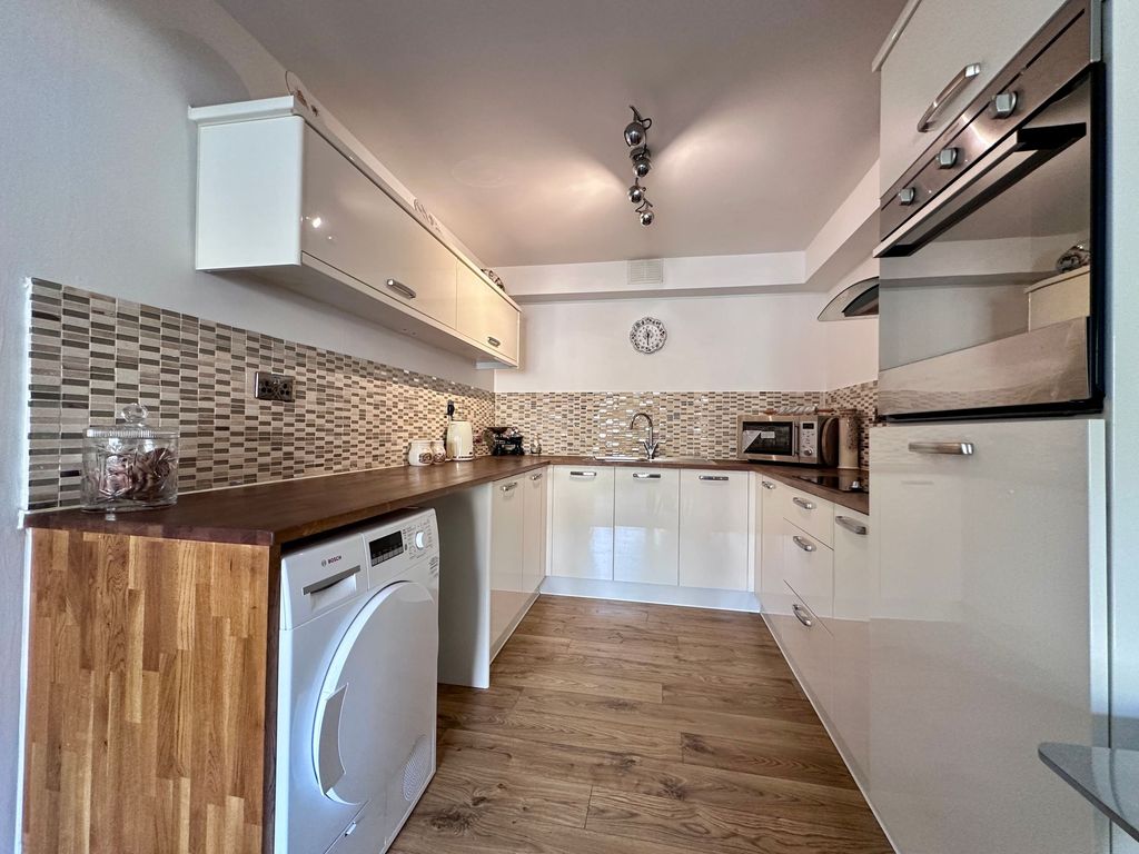 Property photo 3 of 12 Kitchen