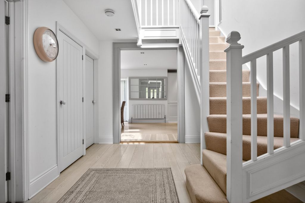 Property photo 3 of 36 Pbox-Img.Jpg