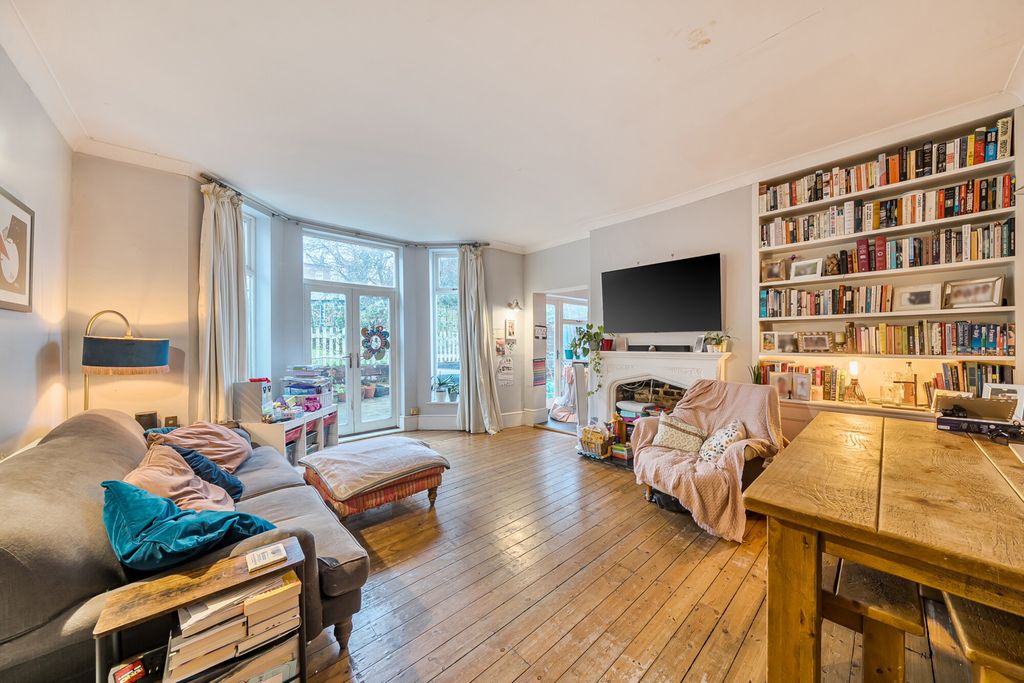 Property photo 2 of 20 Reception