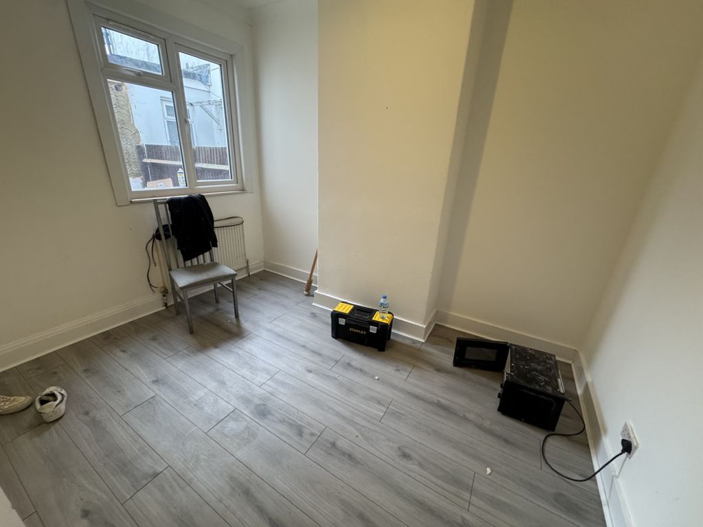 Property photo 2 of 7 Gallery