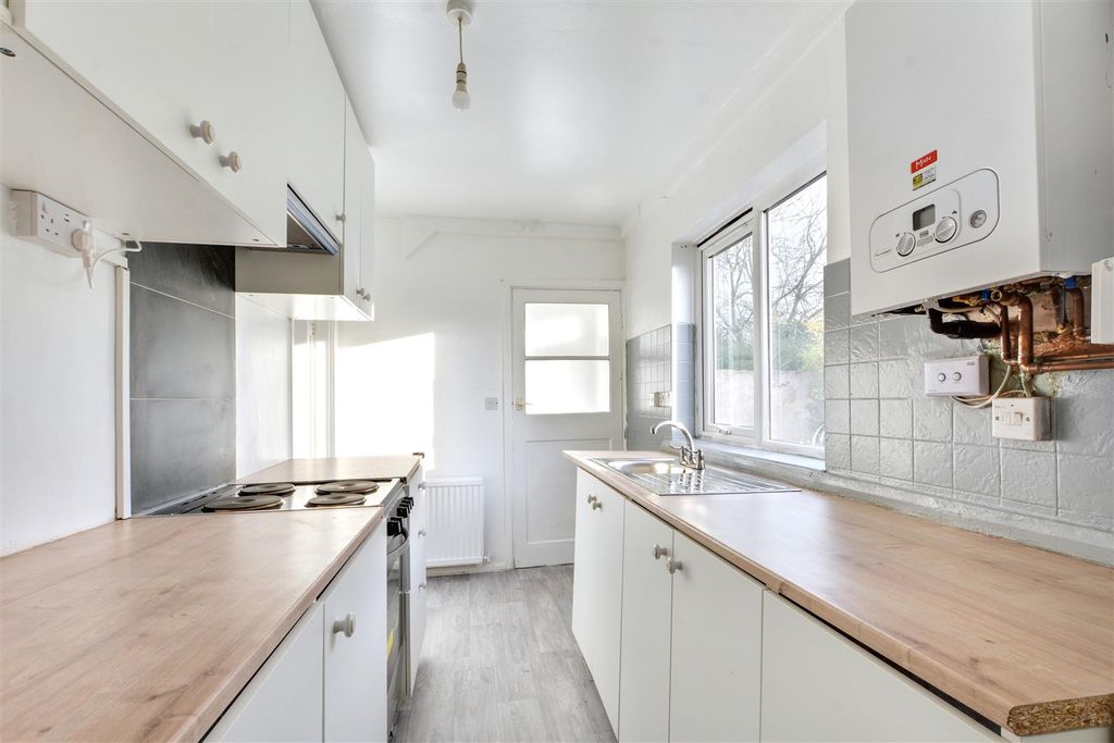 Property photo 3 of 12 Kitchen.Jpeg