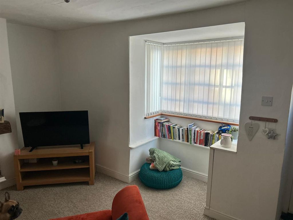 Property photo 3 of 13 Lounge 1.Jpg