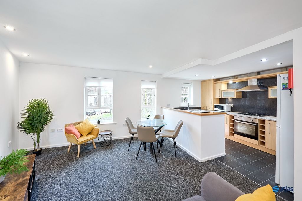 Property photo 2 of 17 Lounge/Kitchen