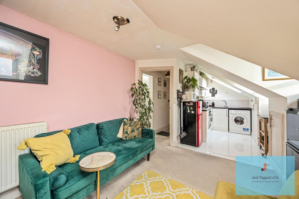 Property photo 3 of 19 Loft