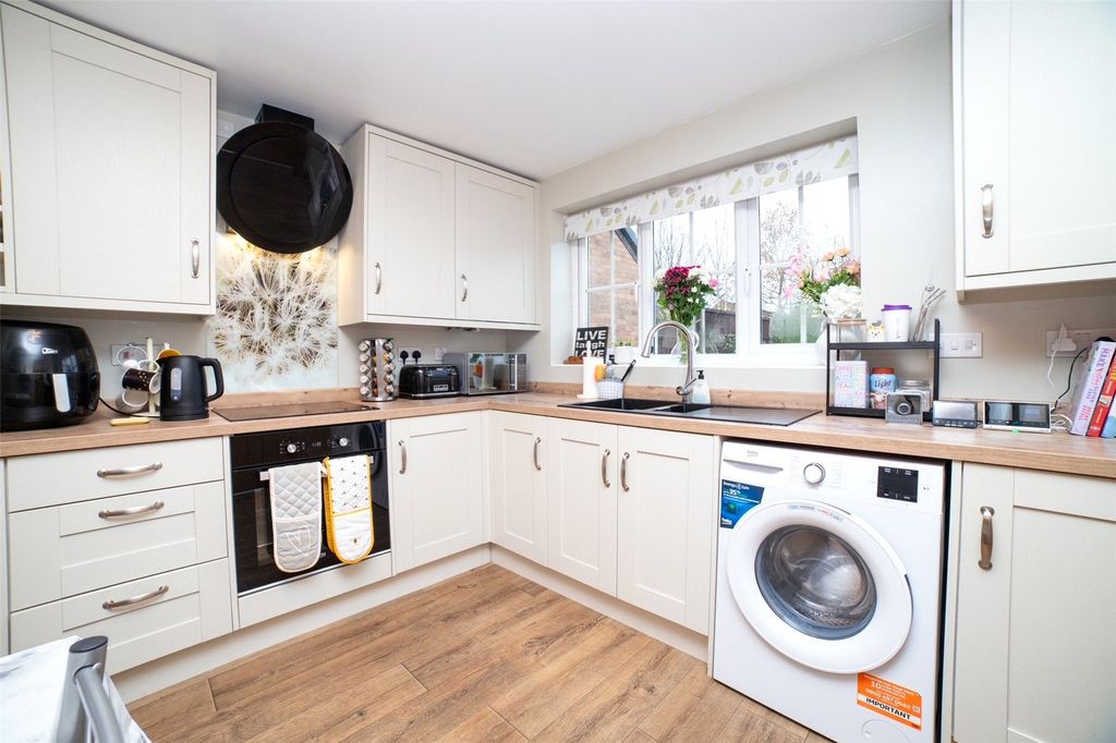 Property photo 2 of 22 Picture No. 24