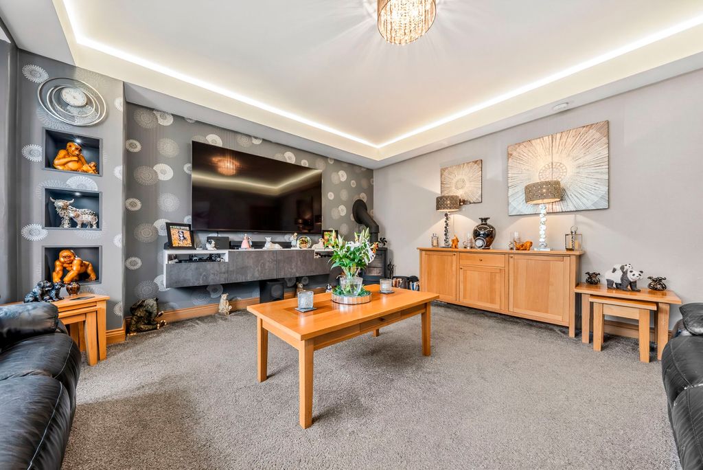 Property photo 3 of 52