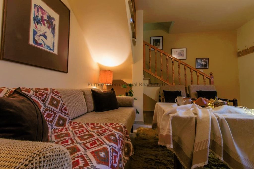 Property photo 2 of 40