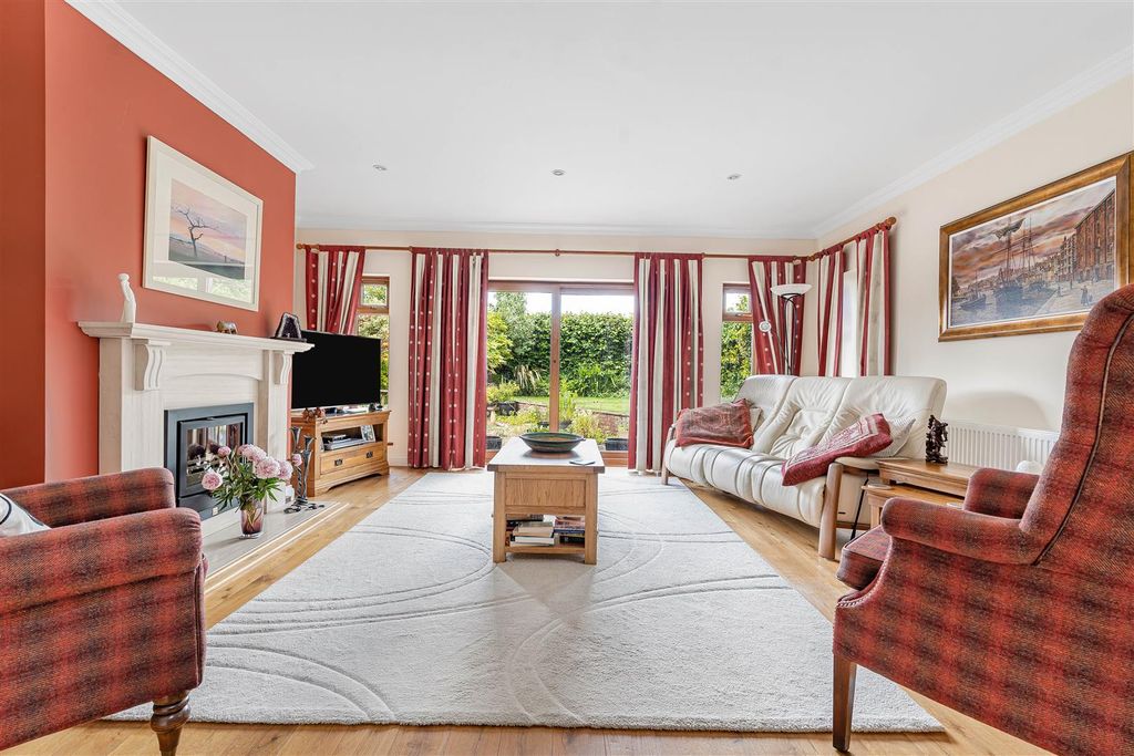 Property photo 2 of 34