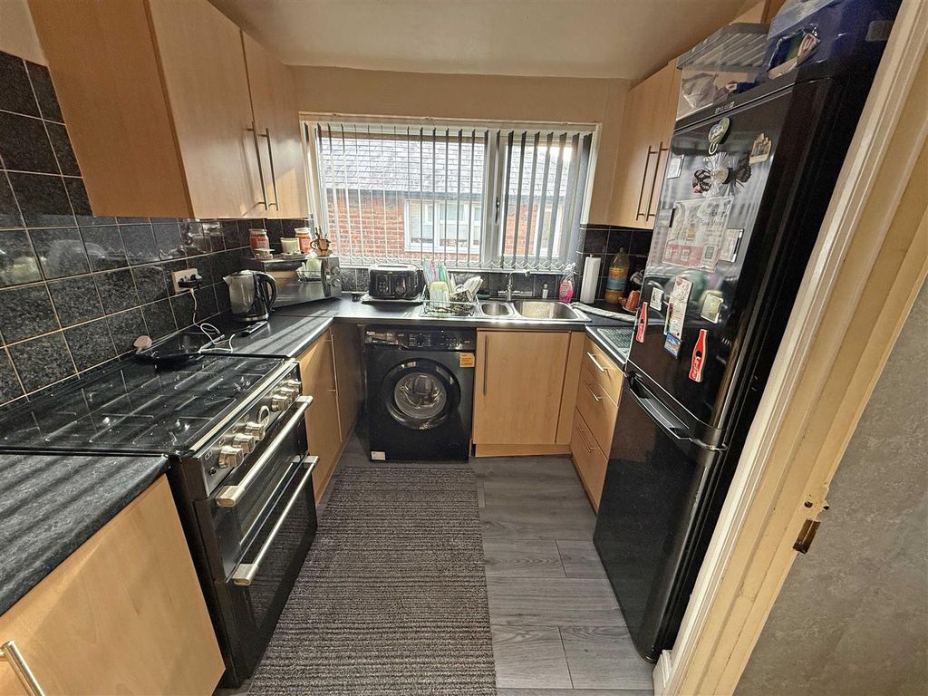 Property photo 3 of 9 Kitchen.Jpg