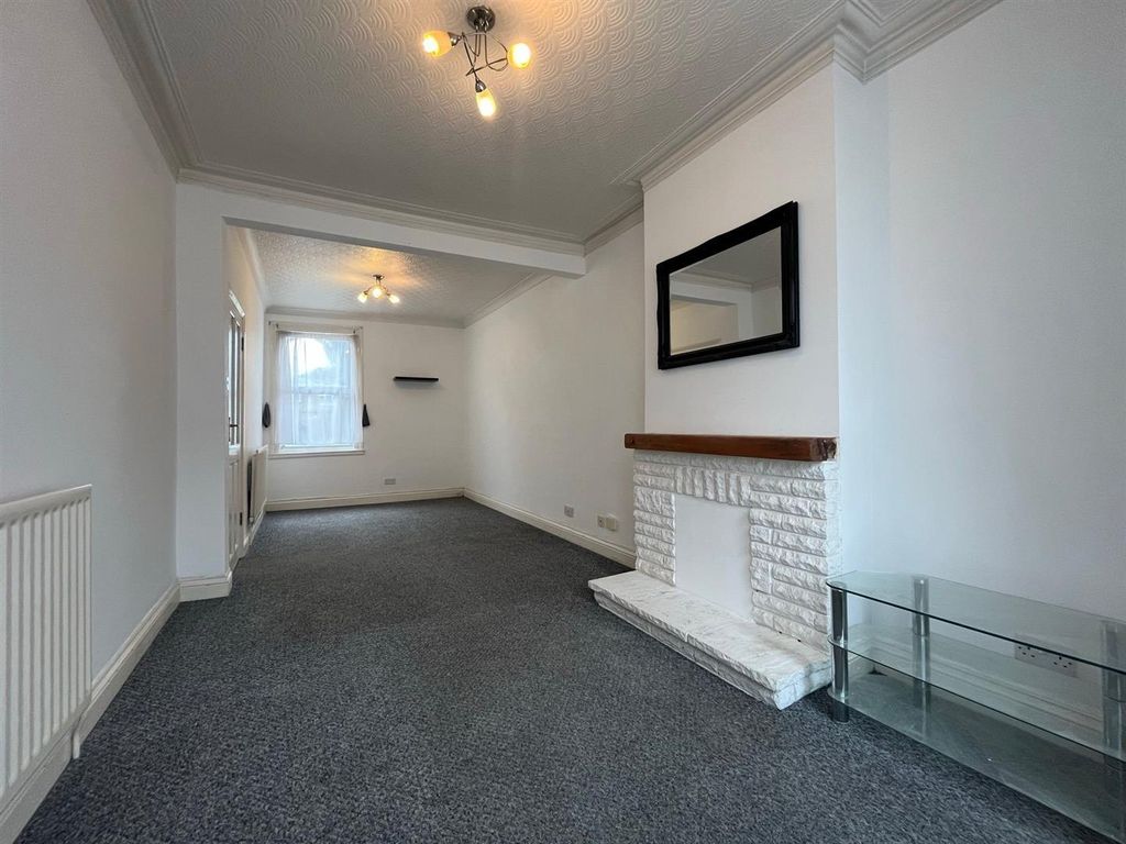 Property photo 2 of 11 Living Room