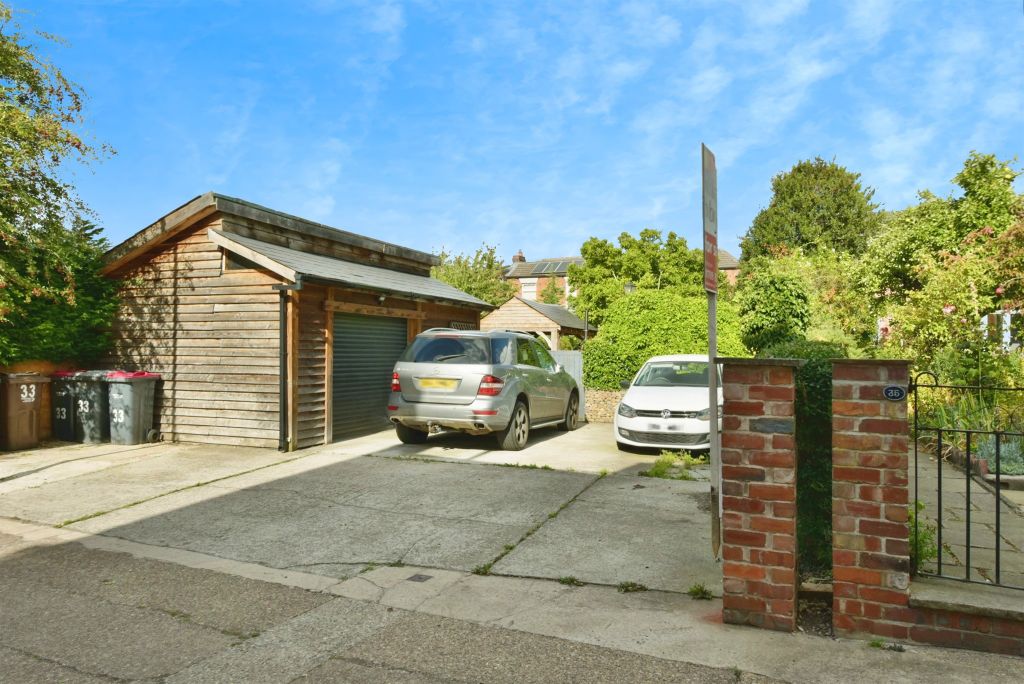 Property photo 2 of 23