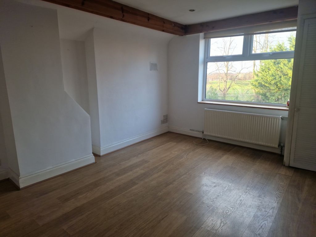 Property photo 2 of 7 Colwyn Road