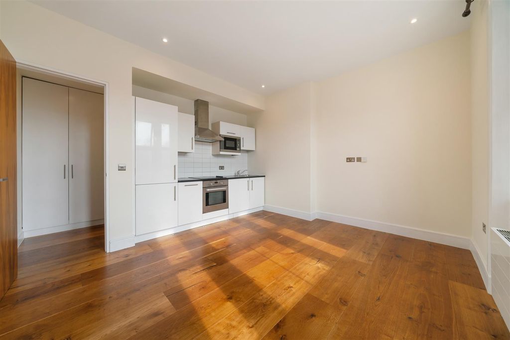 Property photo 3 of 11 Klara Court