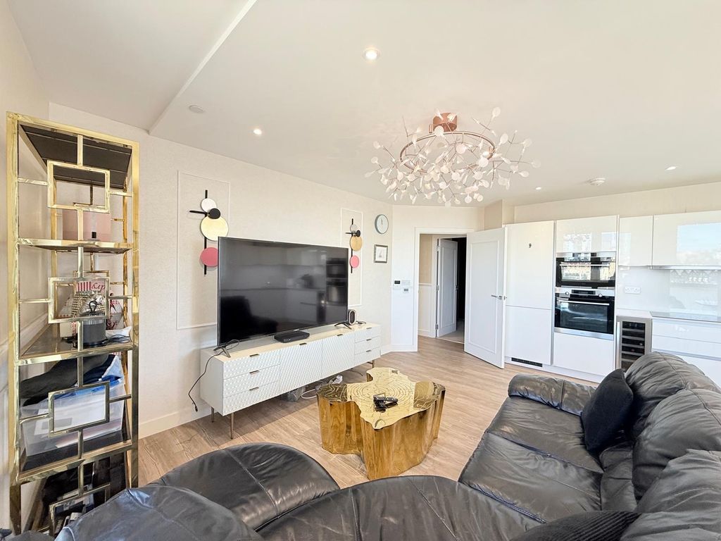 Property photo 3 of 31