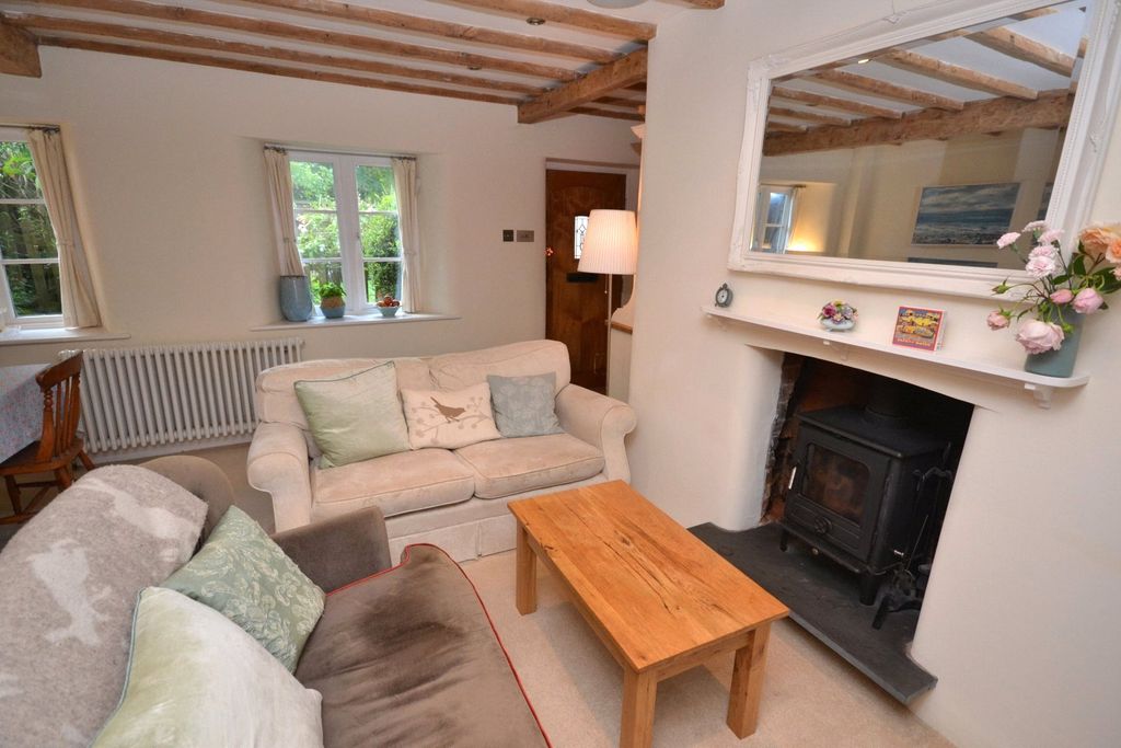 Property photo 3 of 18 Sitting Room Pic 2