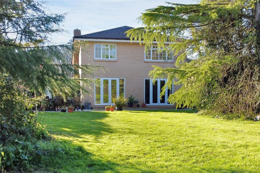 Property photo 1 of 18 Leafy Rear