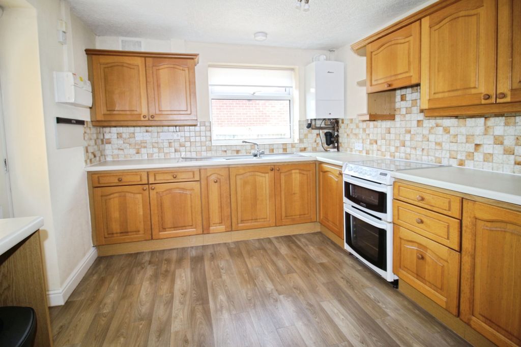 Property photo 2 of 16 Kitchen