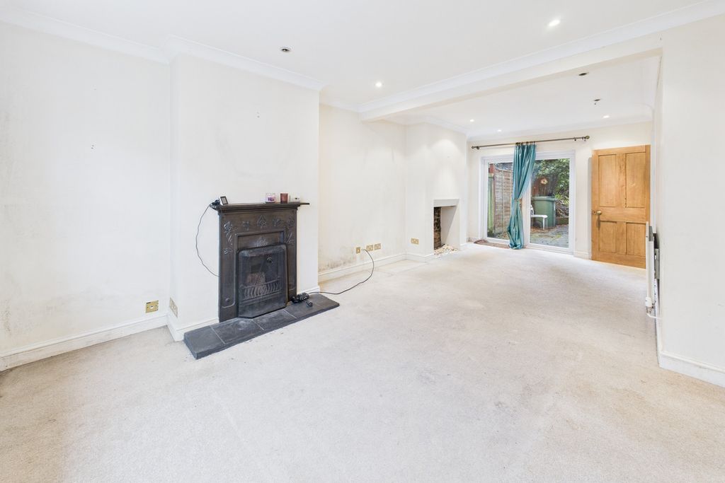 Property photo 3 of 19