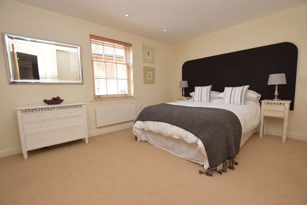 Property photo 1 of 7 3759050
