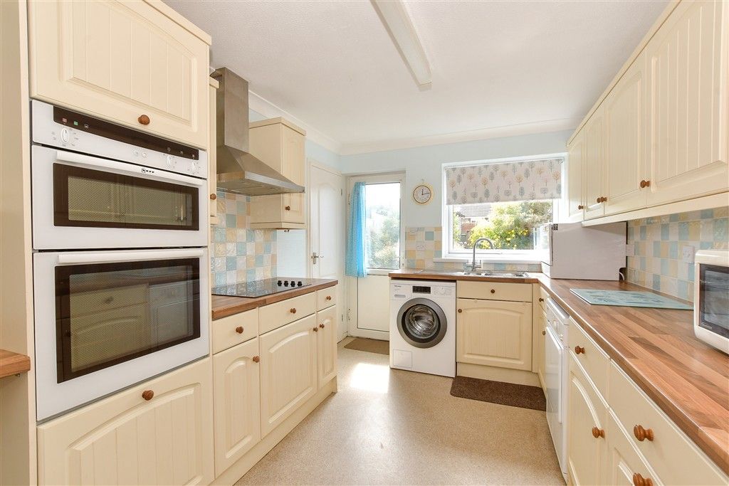 Property photo 3 of 12 Kitchen