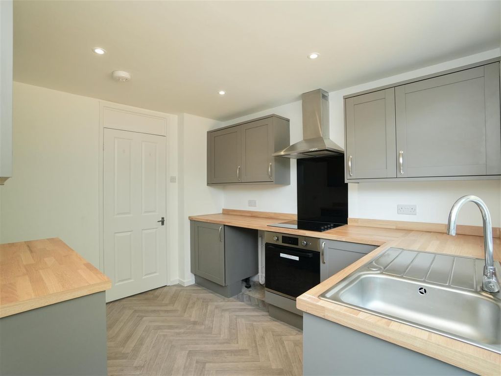 Property photo 3 of 13 Kitchen
