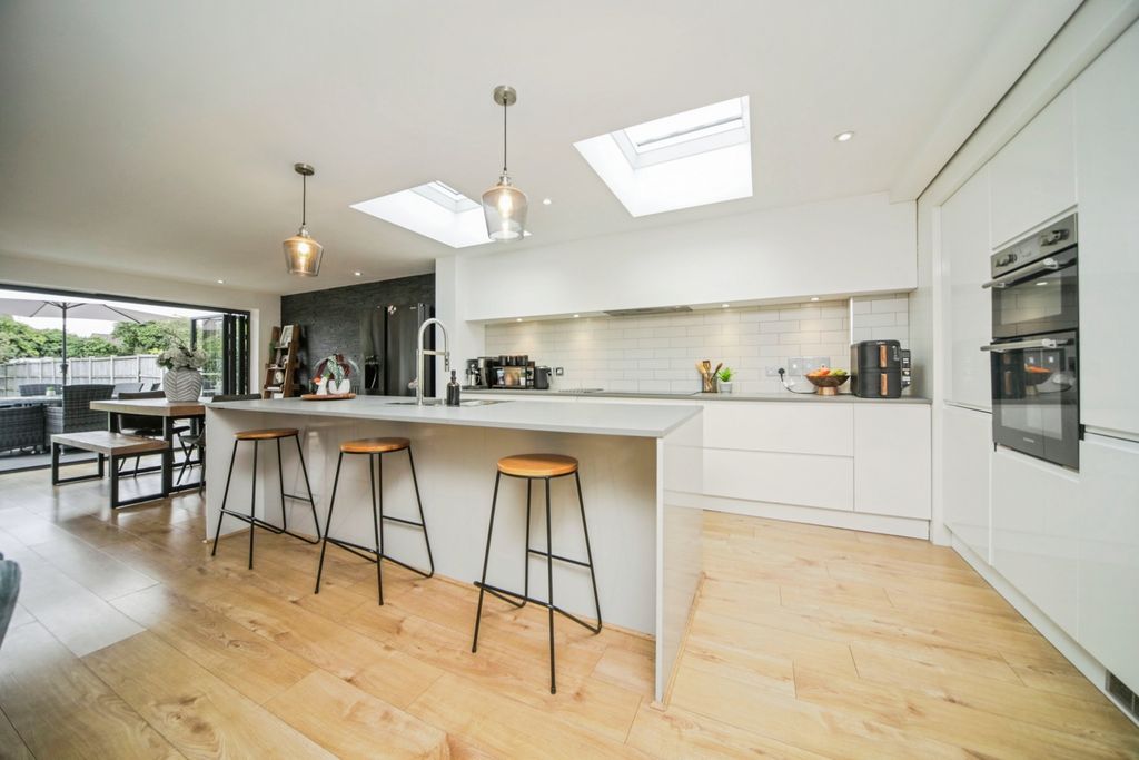 Property photo 2 of 21 Pbox-Img.Jpg