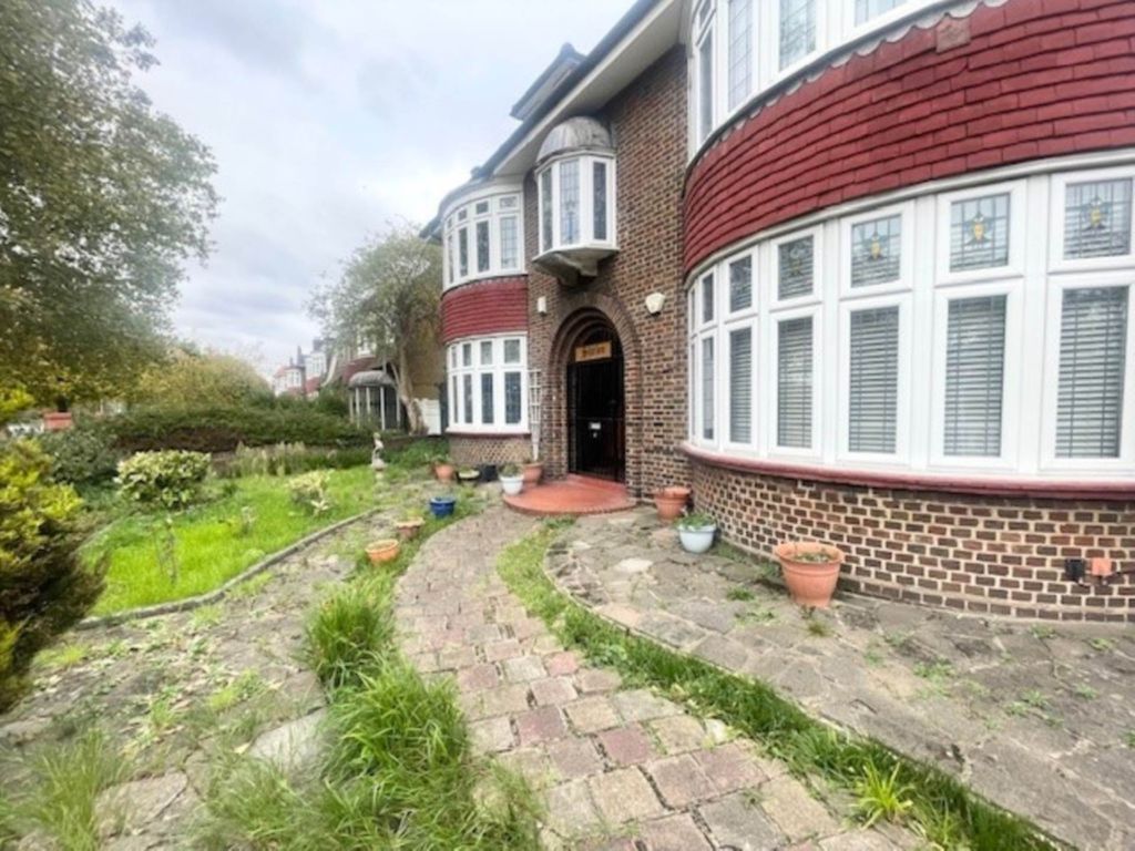 Property photo 1 of 8